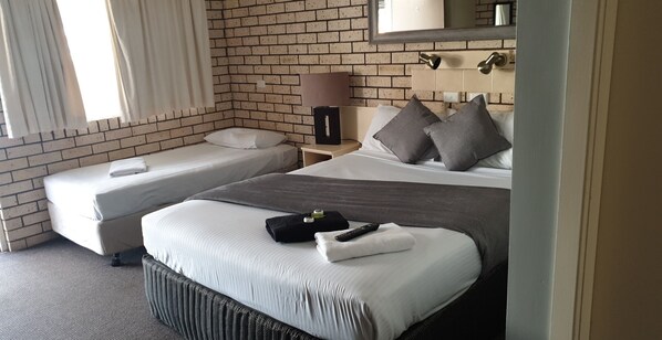 Double or Twin Room | Desk, free WiFi, bed sheets