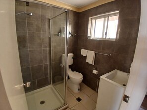 Room 5 (Queen and Single) | Bathroom | Shower, hair dryer, towels - Alfa Motel (Gilgandra)