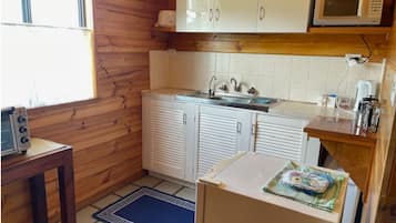 Kamar Standar, 2 kamar tidur (Alexanders the Chalet) | Dapur pribadi | Lemari es, microwave, mesin espresso, dan mesin pembuat kopi/teh