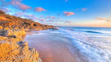 Una playa cerca