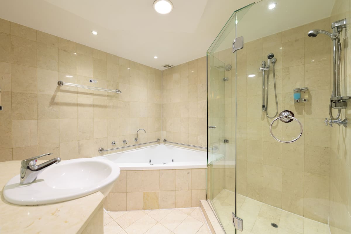 豪華客房, 非吸煙房, 陽台 (Deluxe Spa Suite) | 浴室 | 免費盥洗用品、吹風機、毛巾