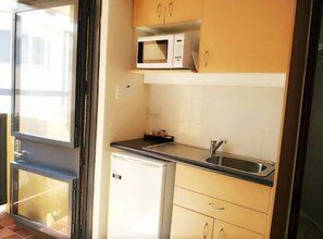 Fridge, microwave, coffee/tea maker, cookware/dishes/utensils