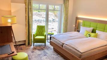 Seprai premium, meja kerja, kedap suara, dan Wi-Fi gratis