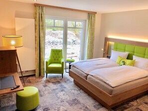 Premium bedding, desk, soundproofing, free WiFi