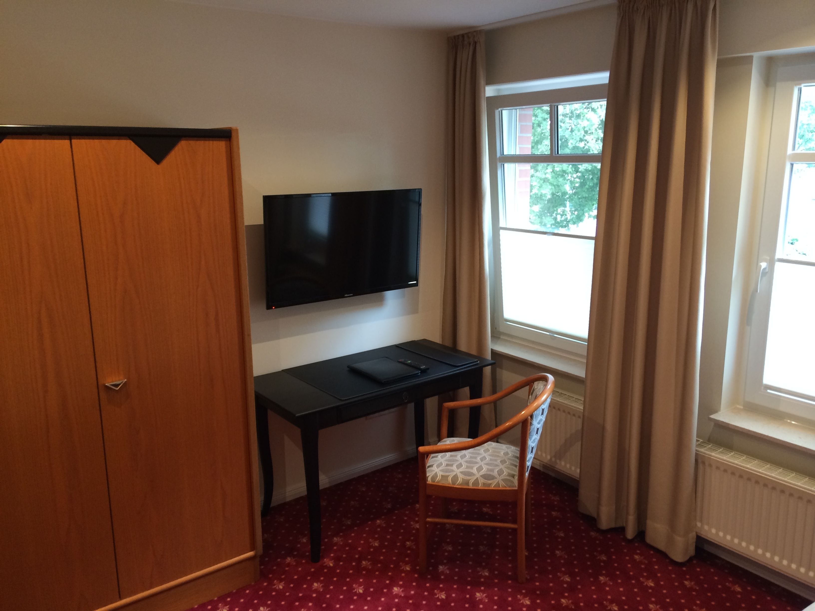 premium bedding, desk, soundproofing, free wifi