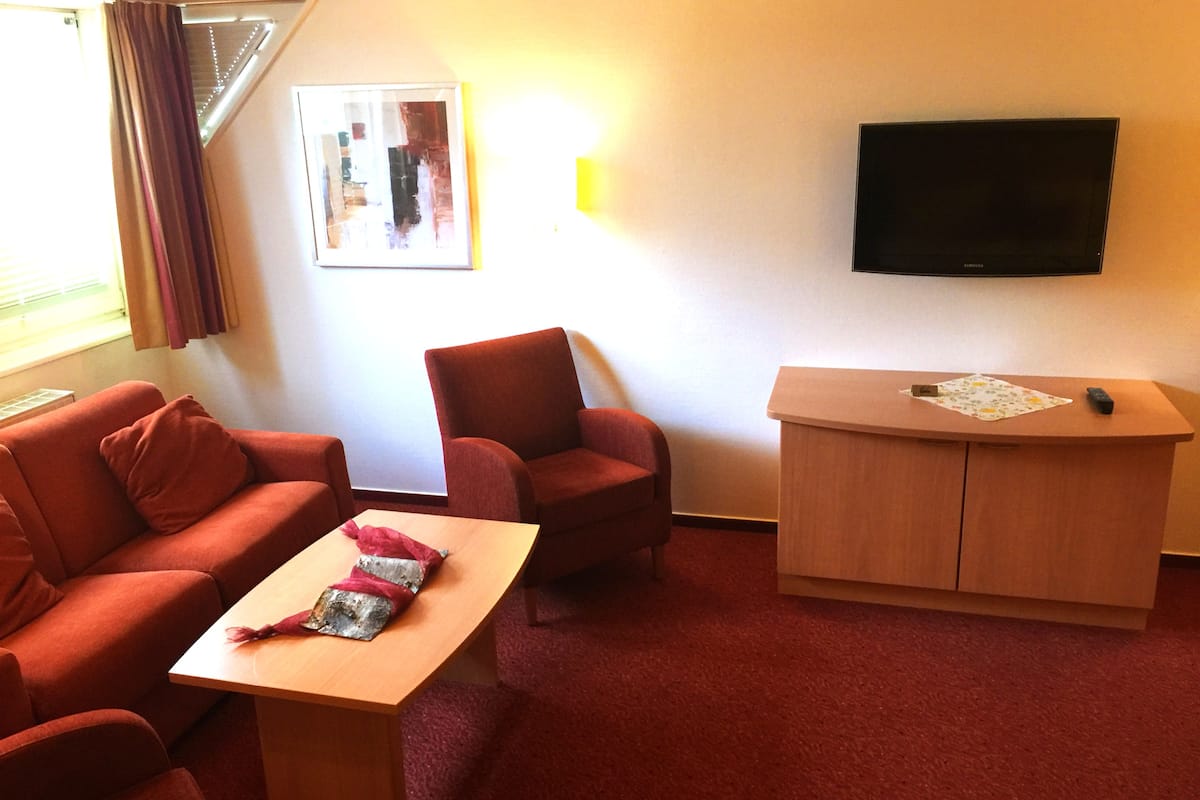 premium bedding, desk, soundproofing, free wifi