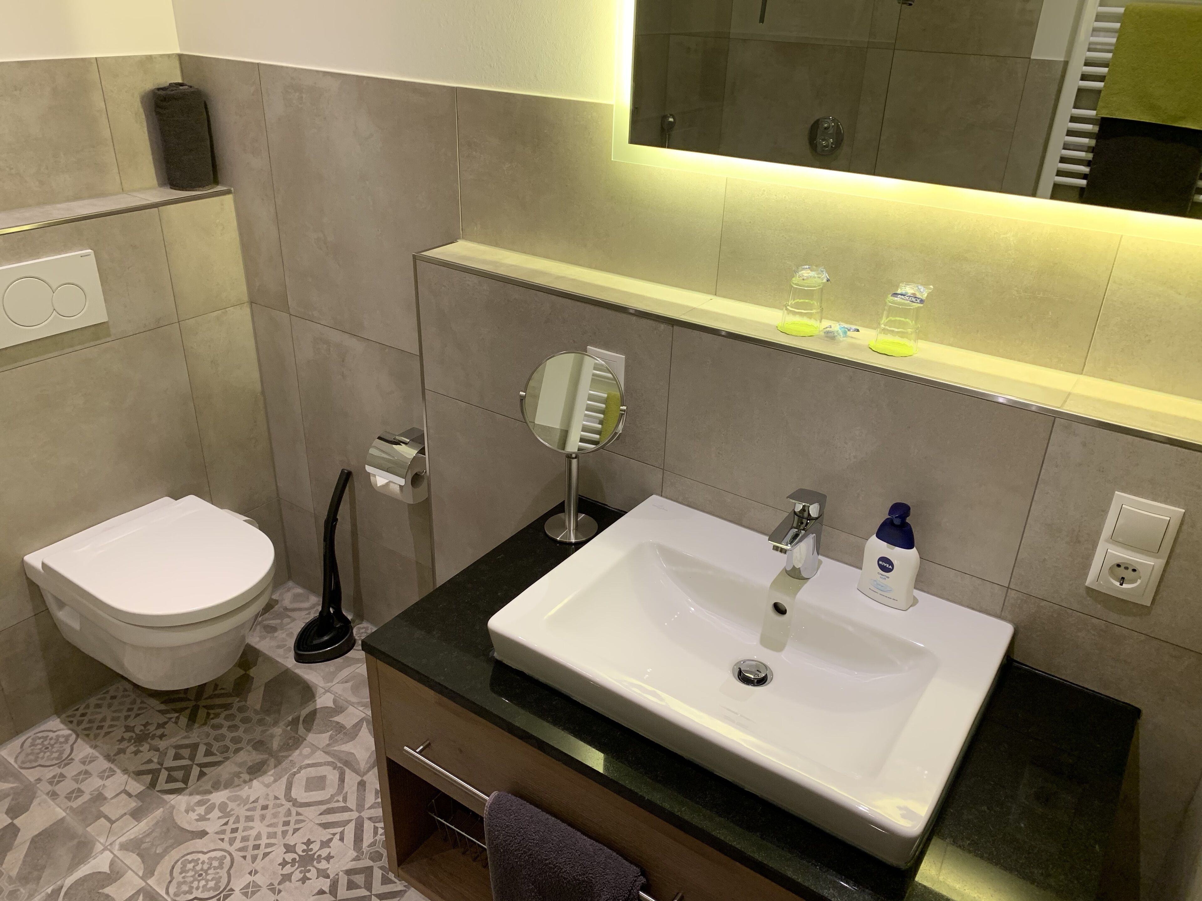 shower, free toiletries, hair dryer, slippers