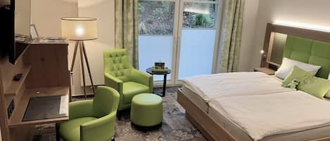 Premium bedding, desk, soundproofing, free WiFi