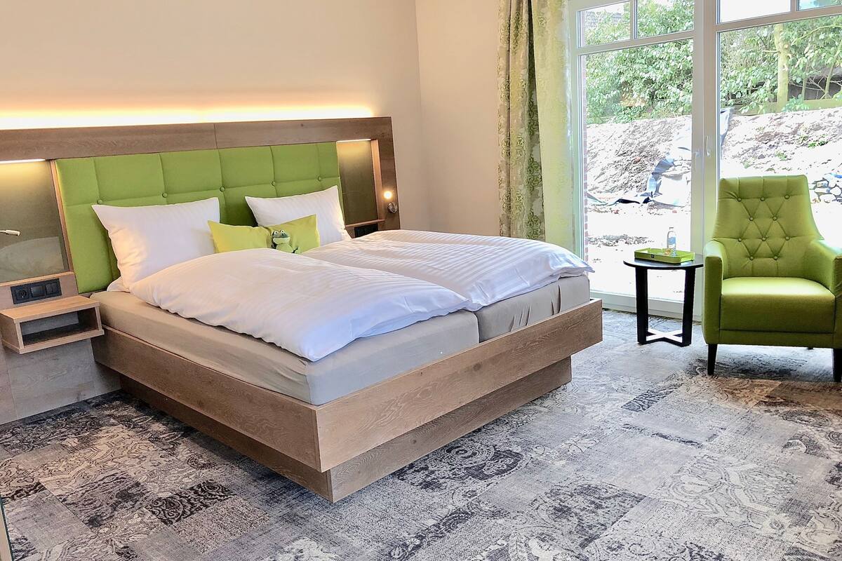 premium bedding, desk, soundproofing, free wifi