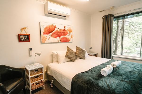 Mt Buffalo Room | Free WiFi, bed sheets