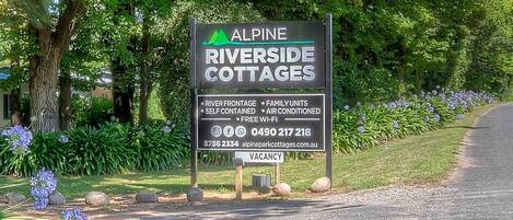 Vista frontal de la propiedad