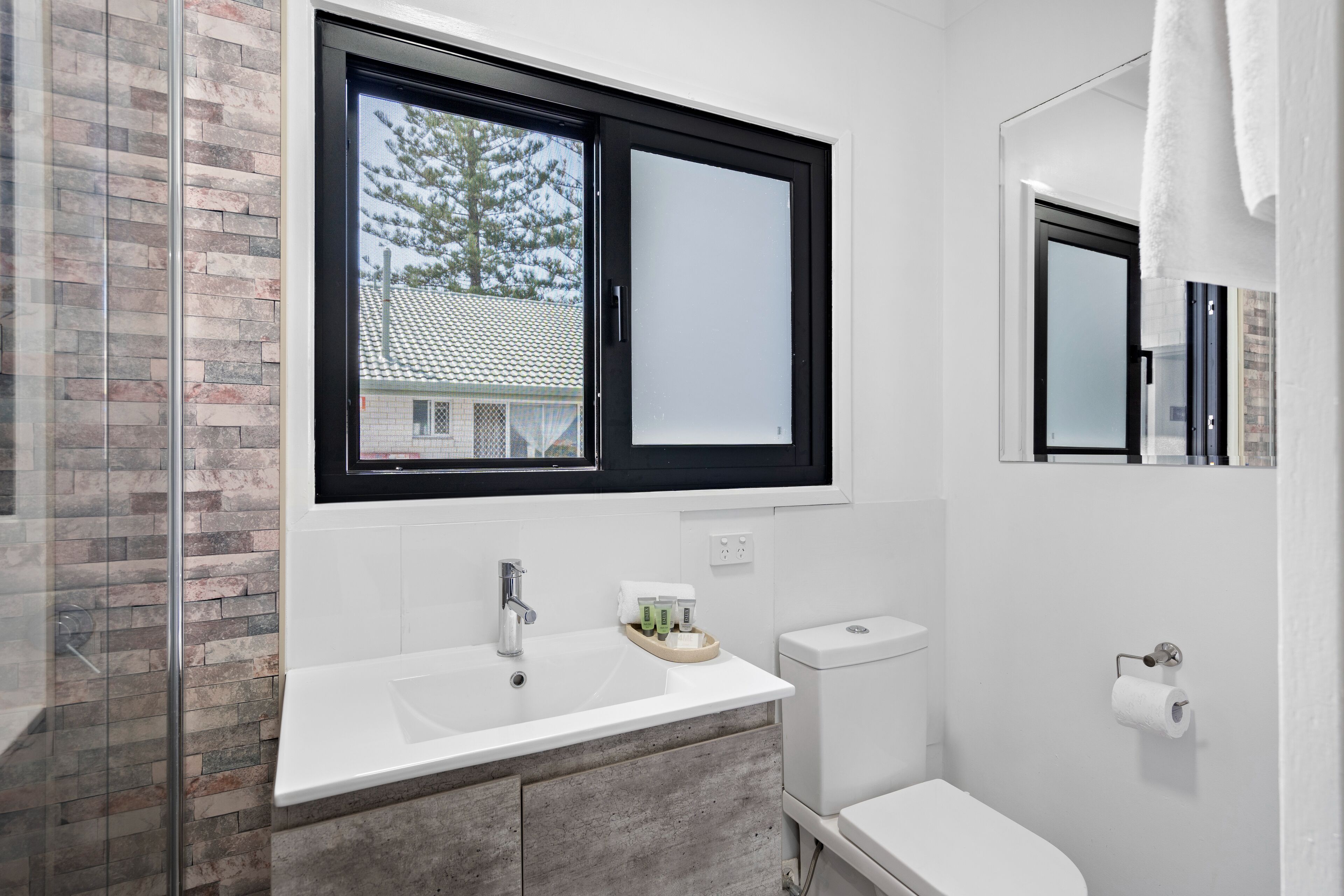 Photo - Montego Mermaid Beach Motel