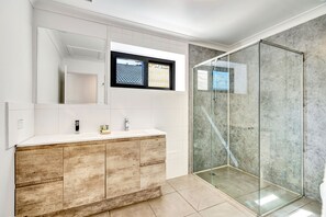 Executive Suite, 2 Bedrooms, Terrace | Bathroom