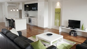 Classic Apartment, 2 Bedrooms (Merri Five) | Living room