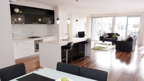 Classic Apartment, 2 Bedrooms (Merri Five) | Shared kitchen