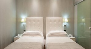 標準雙人房 | 意大利 Frette 床單、記憶棉床墊、迷你吧、房內夾萬