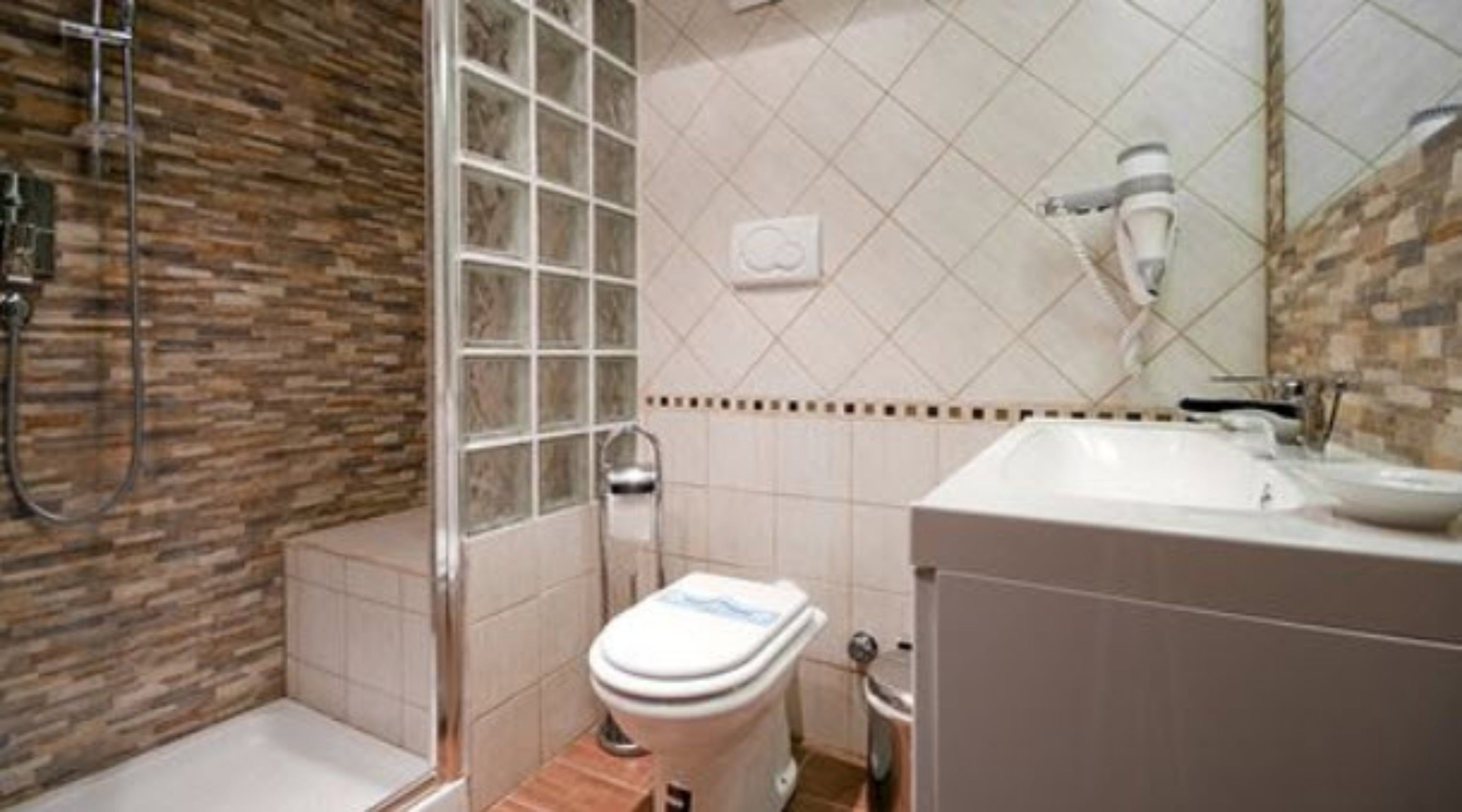studio, annex building (trevi fountain view) | bathroom | shower, free toiletries, hair dryer, towels
