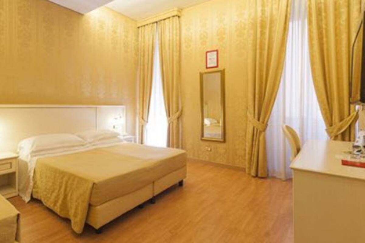 意大利 Frette 床单、记忆海绵床垫、迷你吧、客房内保险箱
