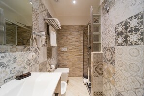 Apartment, 2 Bedrooms, Annex Building (Detached from main building) | Bathroom | Shower, free toiletries, hair dryer, towels - Trevi 41 Hotel (Rome)