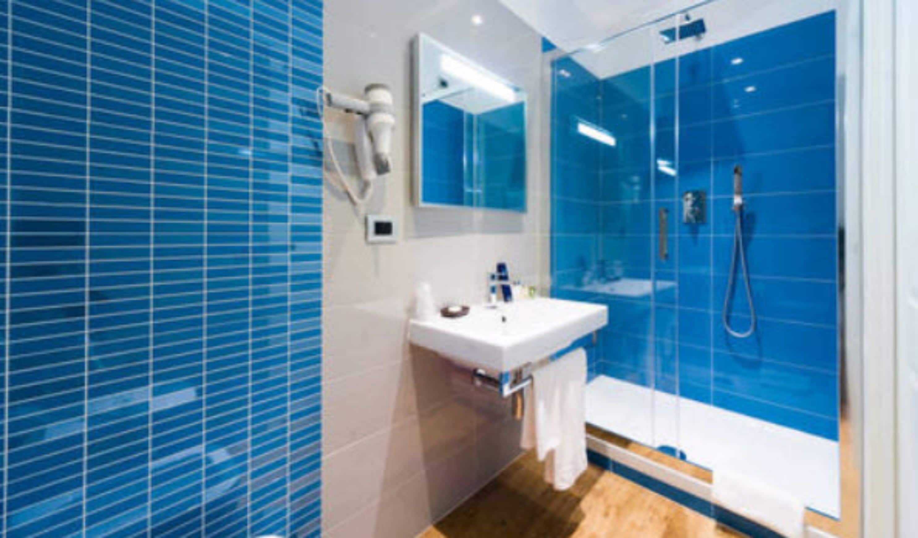 single room | bathroom | shower, free toiletries, hair dryer, towels