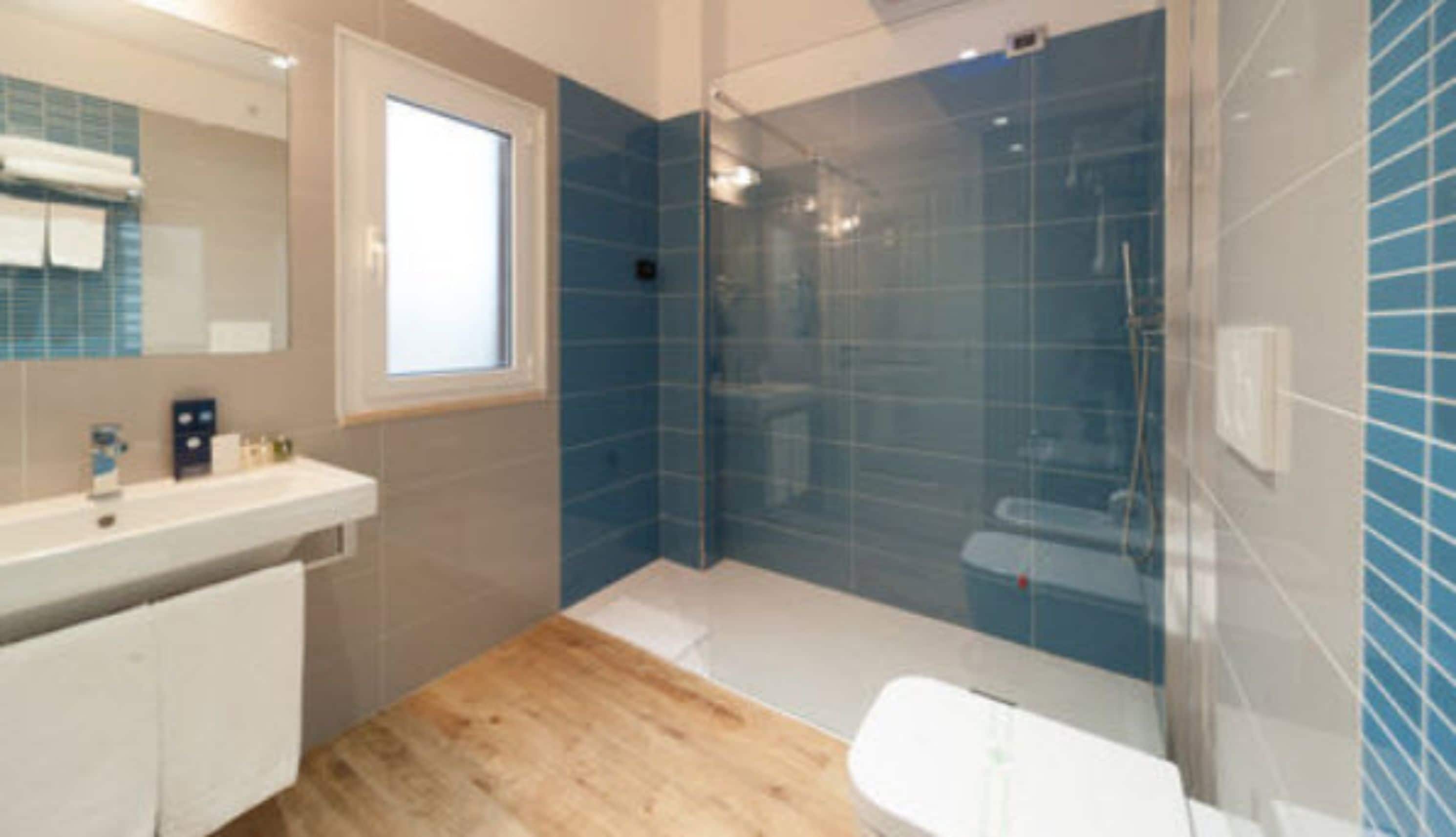 superior double room | bathroom | shower, free toiletries, hair dryer, towels