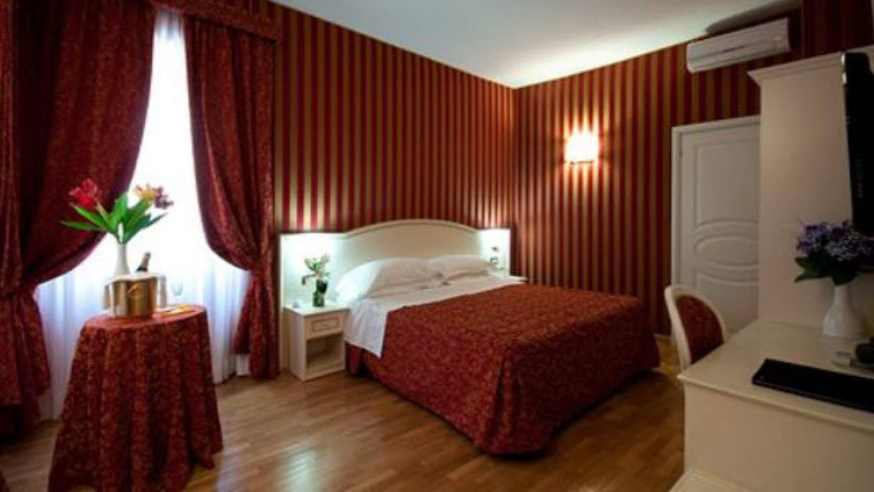 frette italian sheets, memory-foam beds, minibar, in-room safe