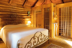 Kabin Basic | Meja kerja, tirai kedap cahaya, Wi-Fi gratis, dan seprai linen