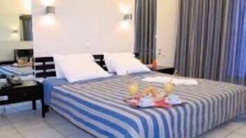 Minibar, in-room safe, free WiFi