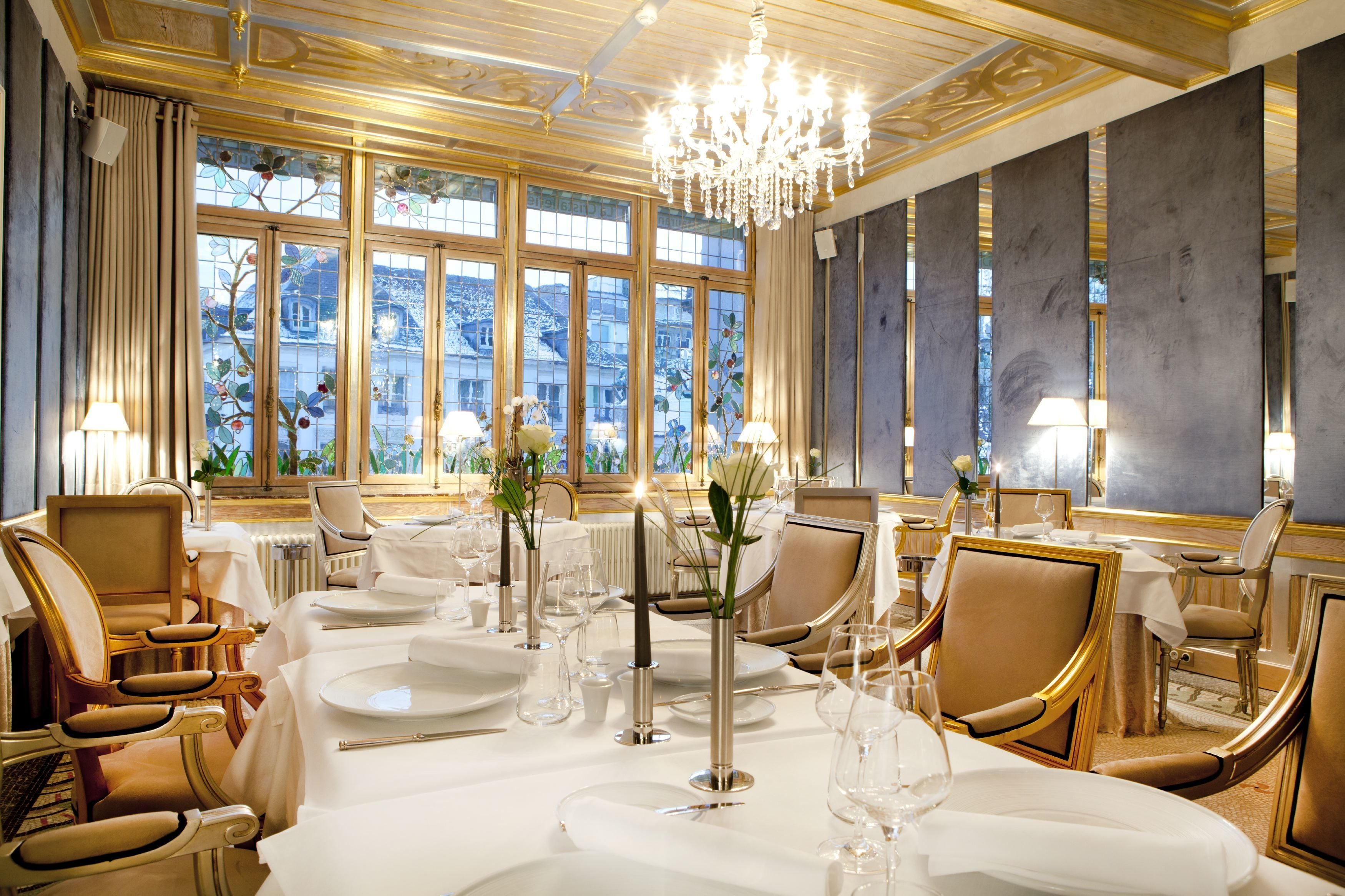 3 restaurants, breakfast served