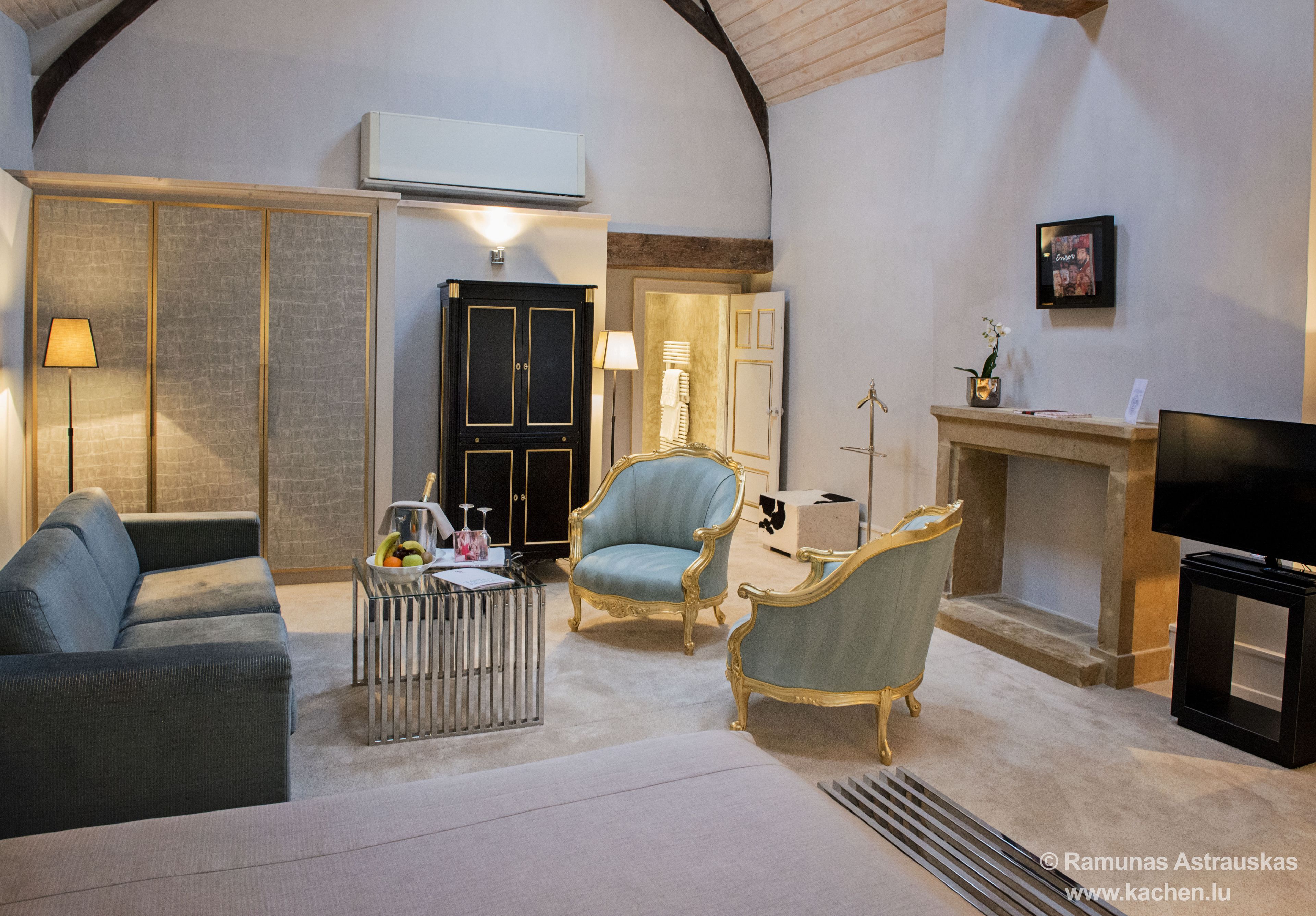 junior suite | premium bedding, minibar, in-room safe, individually decorated