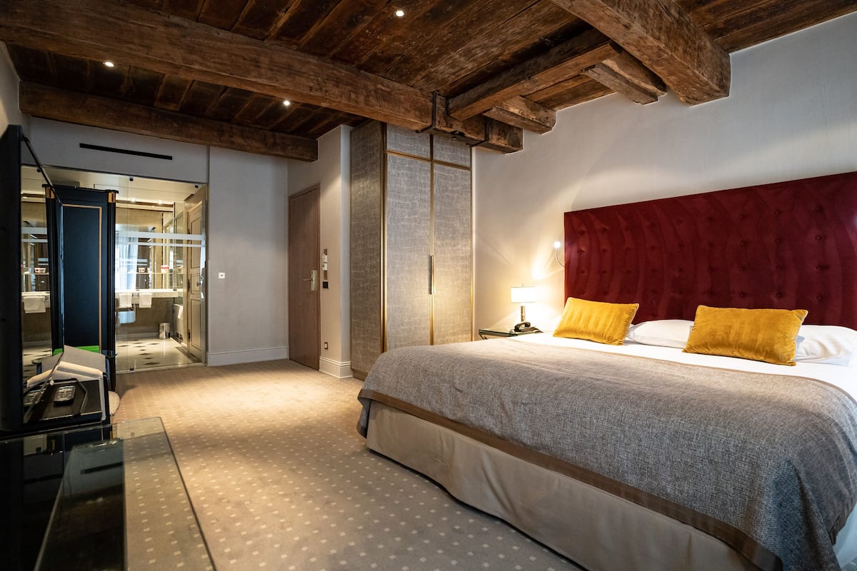 Deluxe Double Room | Premium bedding, minibar, in-room safe, individually decorated