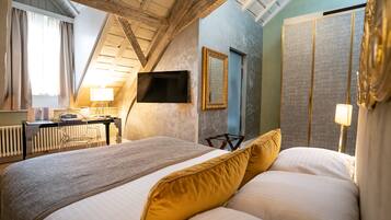 Classic Double Room | Premium bedding, minibar, in-room safe, desk