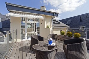 Junior Suite | Premium bedding, minibar, in-room safe, individually decorated