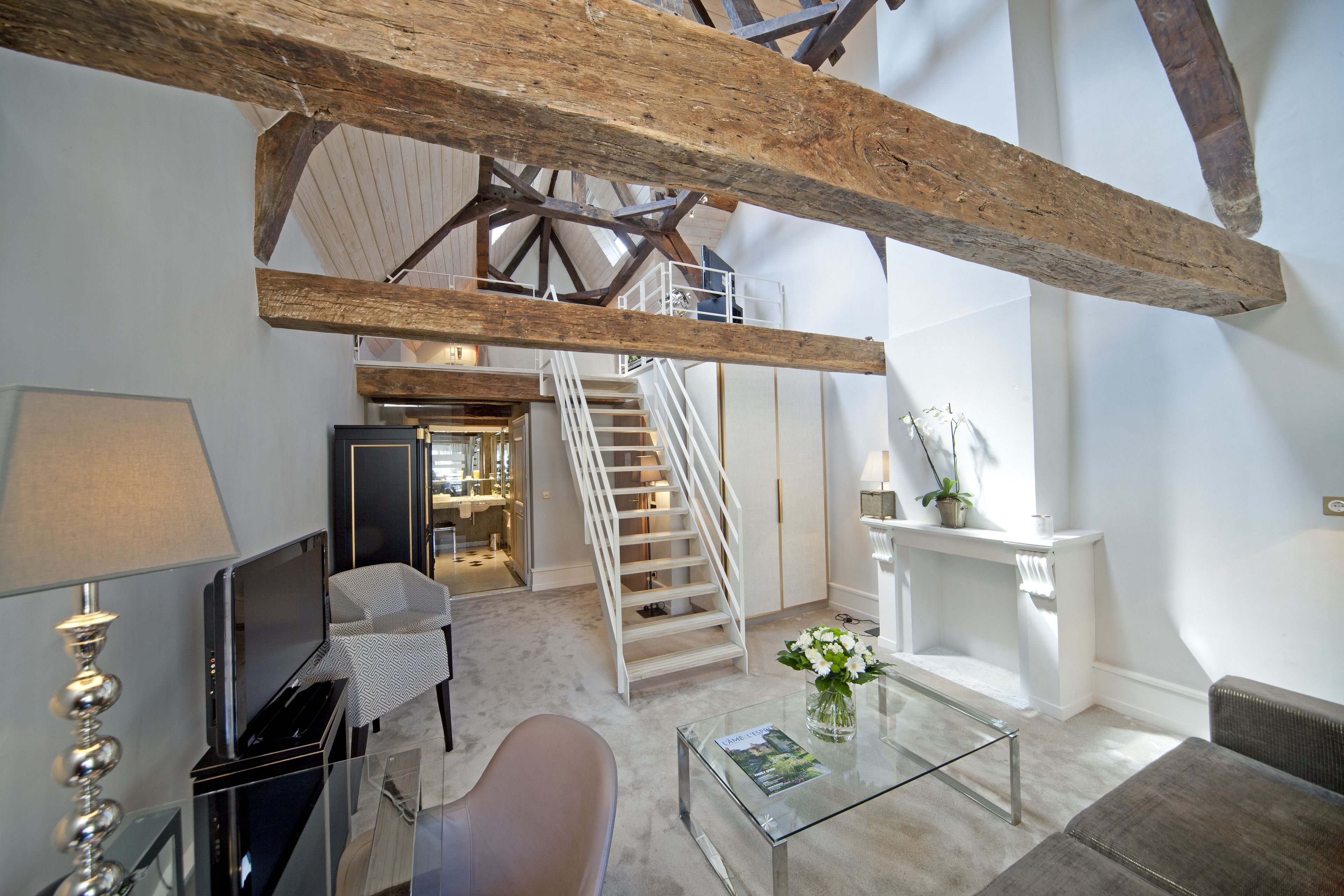 ห้องสวีท (Prestige) | เครื่องนอนระดับพรีเมียม, มินิบาร์, ตู้นิรภัยในห้องพัก