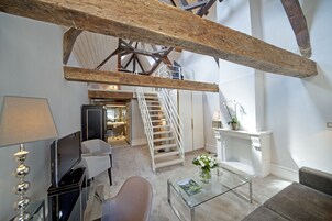 Suite (Prestige) | Premium bedding, minibar, in-room safe, individually decorated