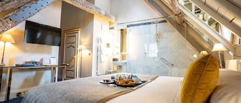 Classic Double Room | Premium bedding, minibar, in-room safe, individually decorated