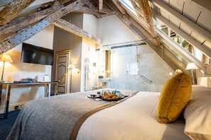 Ropa de cama de alta calidad y minibar