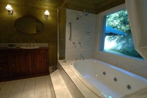 Premium Cottage | Bathroom | Separate bathtub and shower, jetted bath, free toiletries, hair dryer