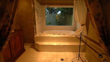 Luxury Cottage | Bathroom | Separate bathtub and shower, jetted bath, free toiletries, hair dryer