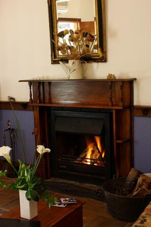 Living area - Lisson Grove Boutique Resort & Day Spa (Tamborine Mountain)
