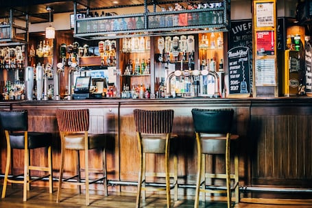 Serves lunch and dinner. The Commercial Hotel