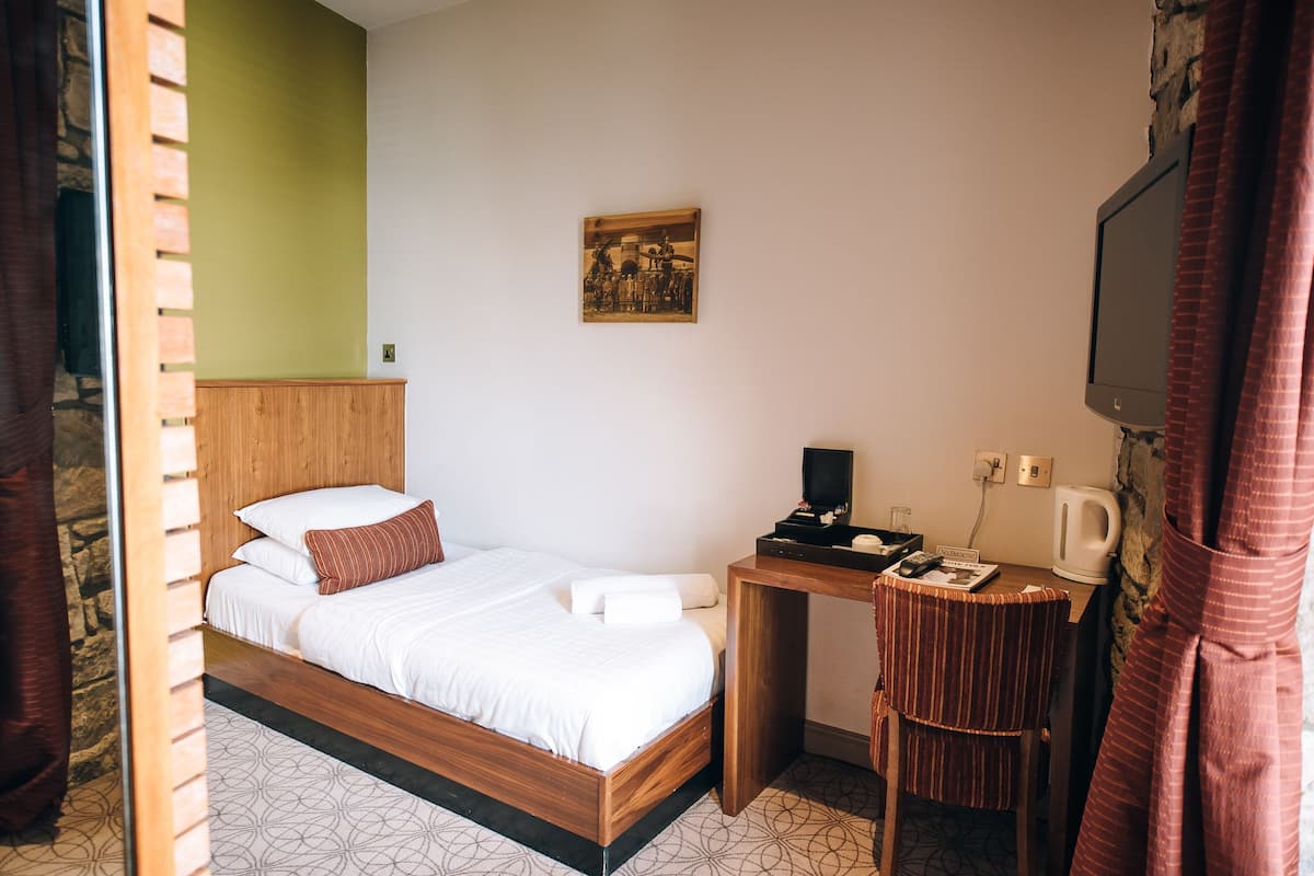 Comfort Single Room, 1 Twin Bed | Premium bedding, desk, WiFi (free), bed sheets