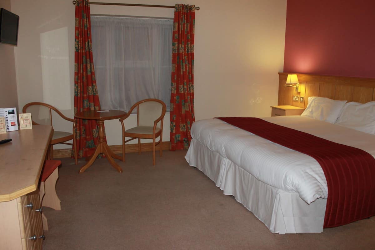 individually decorated, individually furnished, desk, soundproofing