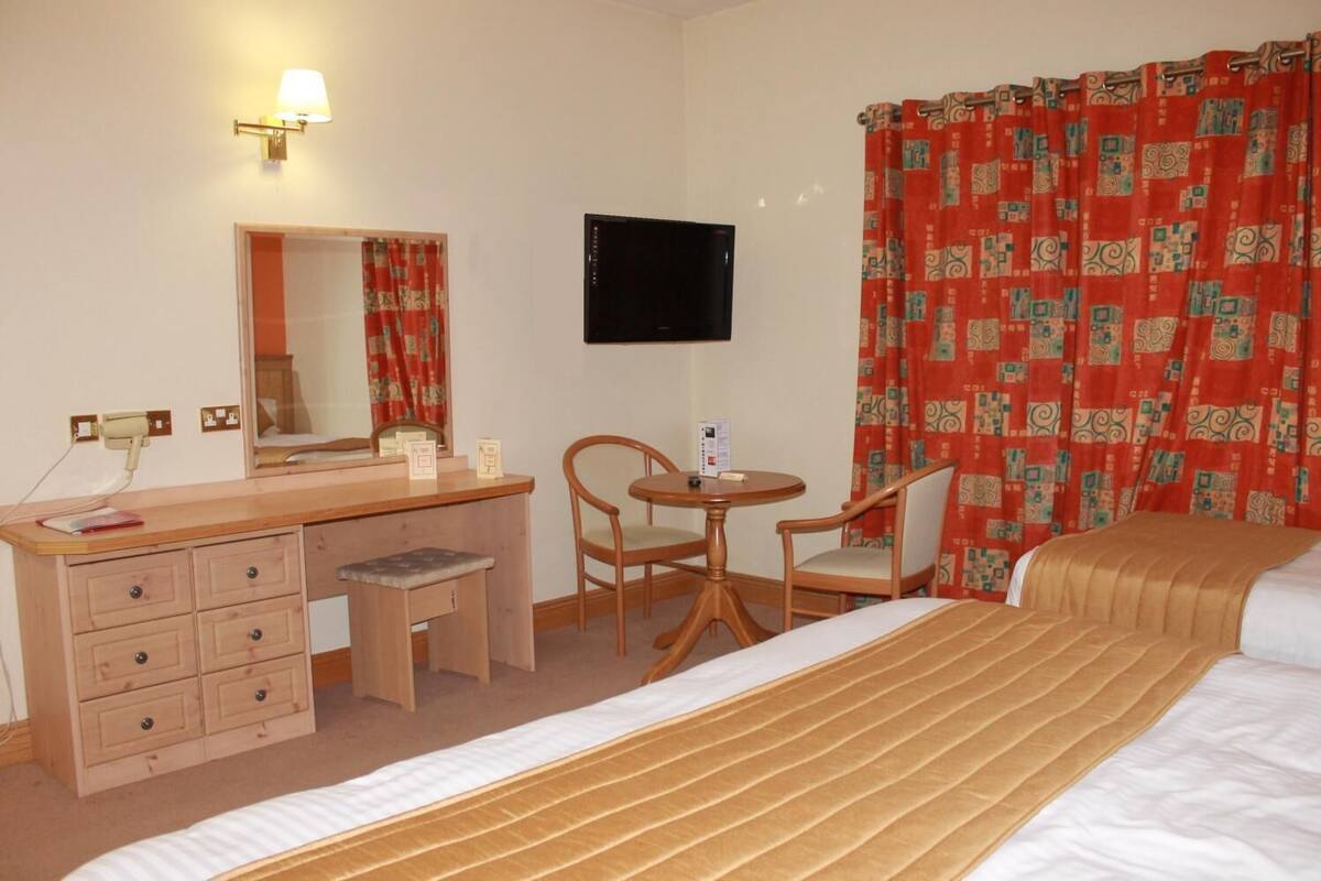 individually decorated, individually furnished, desk, soundproofing