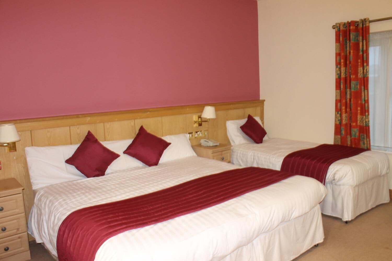 triple room | individually decorated, individually furnished, desk, soundproofing