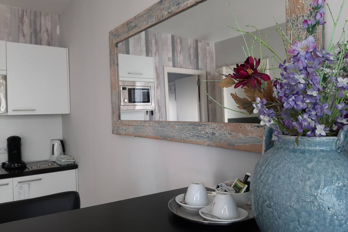 deluxe suite (single use) | private kitchen | coffee/tea maker, electric kettle