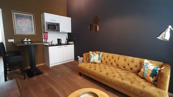 Minibar, in-room safe, desk, soundproofing
