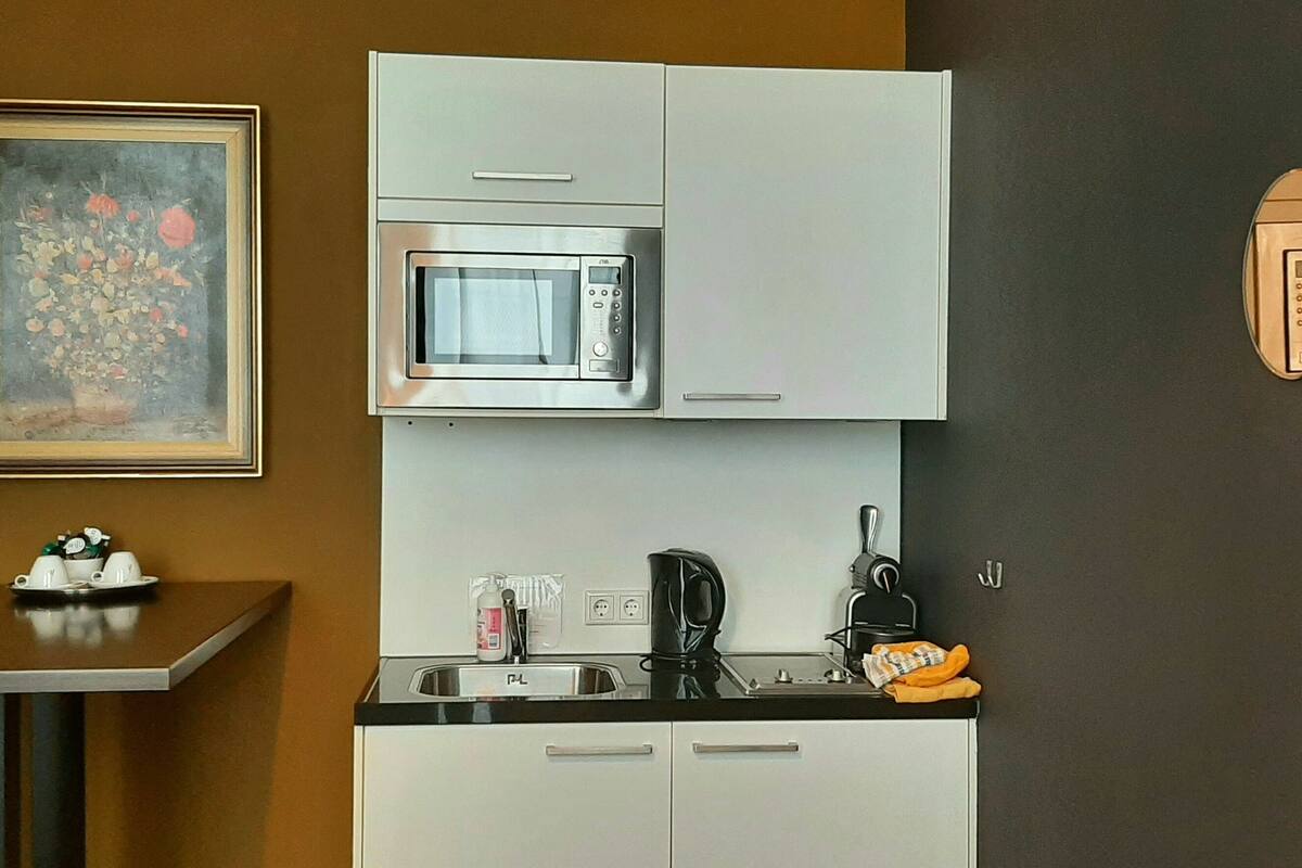 deluxe suite, terrace | private kitchen | coffee/tea maker, electric kettle