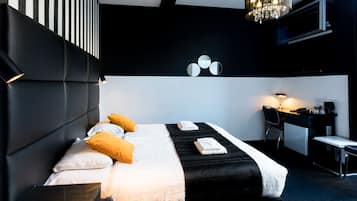 Deluxe Double Room | 1 bedroom, minibar, in-room safe, desk
