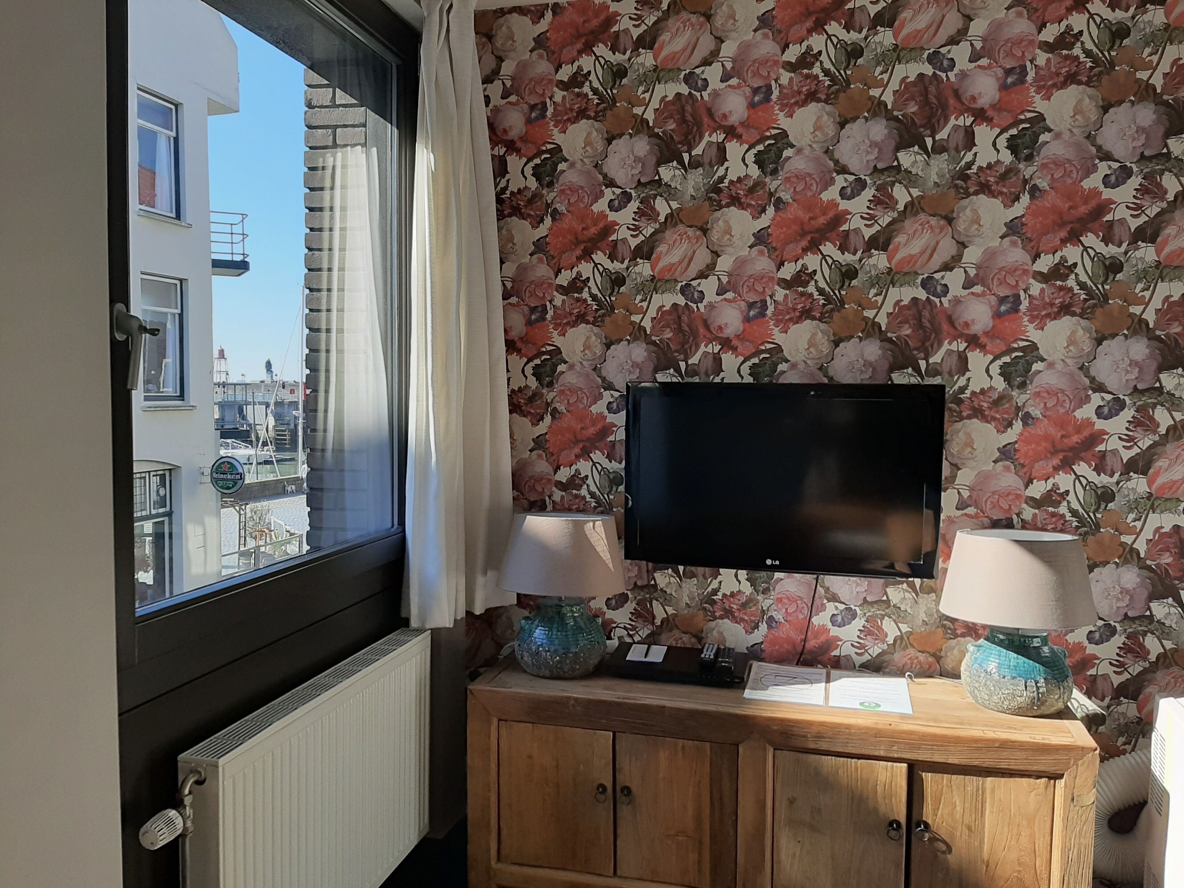 15-inch flat-screen tv with cable channels, tv